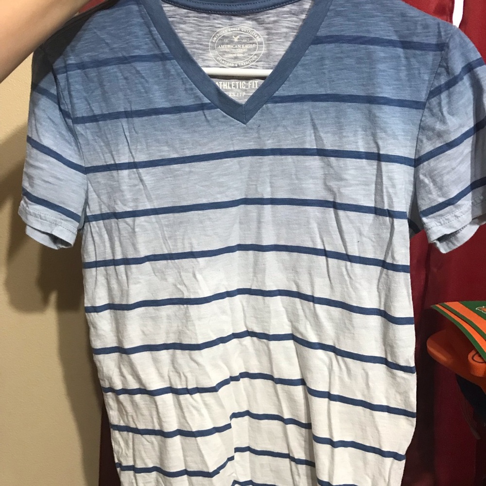 American Eagle t shirt